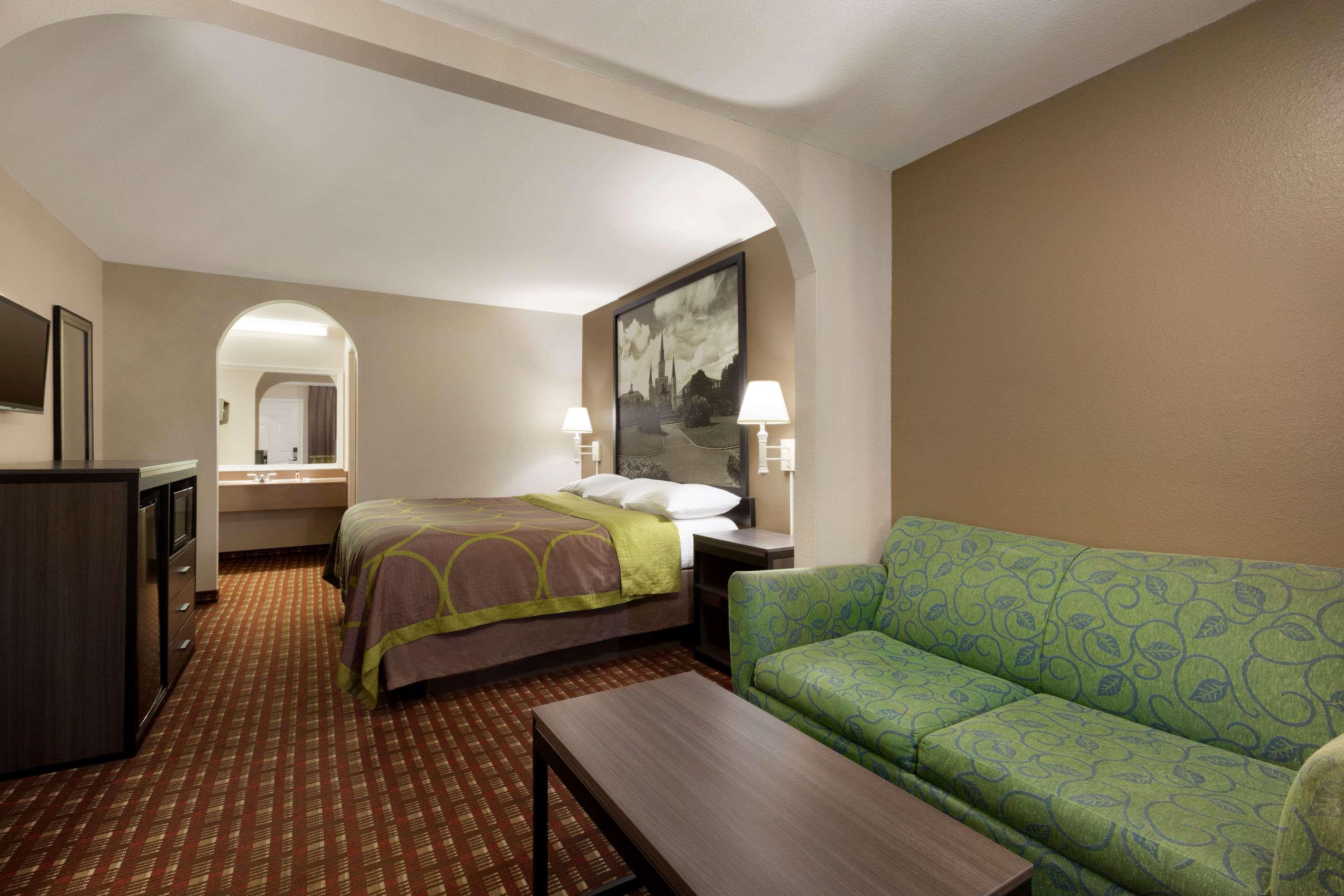 Super 8 By Wyndham Lake Charles Northeast Exterior photo